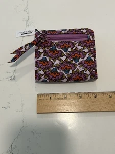 Vera Bradley Essential Buta Spray kleine Geldbörse gesteppt lila Blumen Druckknopf - Neu mit Etikett - Bild 1 von 13