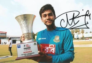 BANGLADESH* MEHEDI HASAN FIRMATO 6x4 TROFEO RITRATTO FOTO + CERTIFICATO DI AUTENTICITÀ - Foto 1 di 1