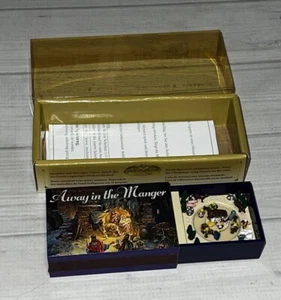 Gold Label Streichholzschachtel Melodien Miniatur Spieluhr animierte Szene weg in Krippe - Bild 1 von 13