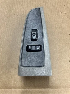 03-06 Chevy Silverado GMC Sierra Passenger Side Power Window Lock Switch + Bezel - Picture 1 of 16