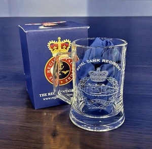Jarra de vidrio Royal Tank Regiment 17 oz (500 ml) con insignia de tapa RTR grabada. - Imagen 1 de 2