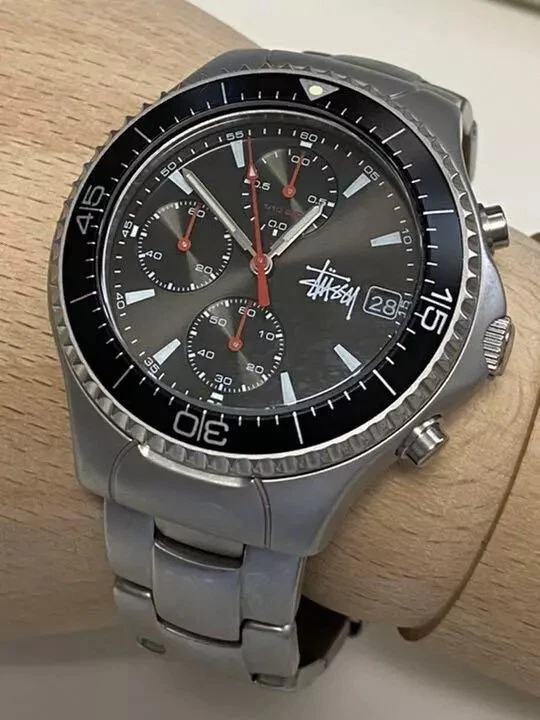 Б/у редкие наручные часы STUSSY Tour Master металлический ремешок с отслеживанием - Изображение 1 из 4