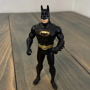 "Figura de acción Kenner Batman 1990 DC Comics 5"" de colección todo negro (G9)" - Imagen 1 de 5