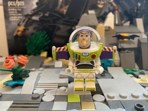 LEGO Buzz Lightyear Minifigure from Disney Pixar Toy Story - Picture 1 of 3
