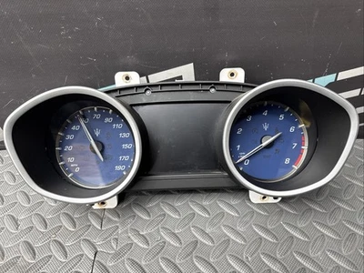 Cuadro de instrumentos velocímetro Maserati Ghibli 2014-2020 fabricante de equipos originales 59 k millas Foto 1 de 4