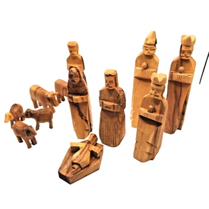 Presepe artigianale in legno - Foto 1 di 10