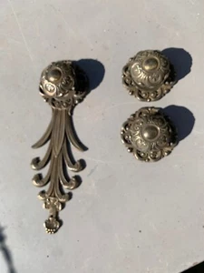 Manijas de armario de puerta vintage de latón ornamentado dorado detallado - Imagen 1 de 12