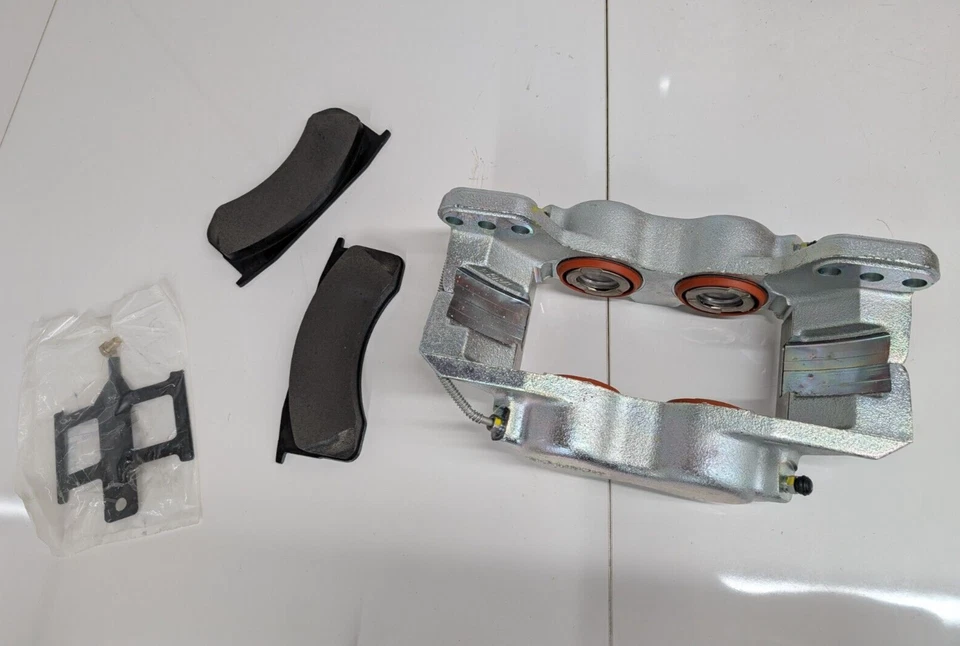 Pinza delantera izquierda PO#1 OEM 2016-2019 Ford F650 F750 Super Duty LC4Z-2B121-C Foto 1 de 4