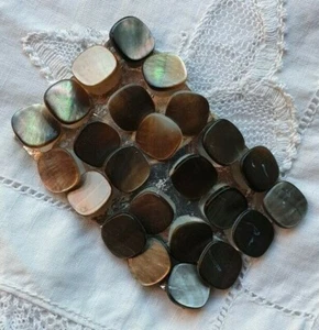 Shell Buttons Set of 24 1.5 cm On Card Bronze Pearl - Picture 1 of 4
