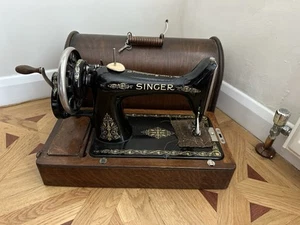 Singer 99k Hand-Crank Sewing Machine with Case, Accessories, with key - Picture 1 of 9
