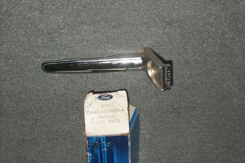 Manija de puerta interior derecha 1974 1975 Ford LTD/Country Squire/Galaxie 500 74 75 NOS Foto 1 de 1