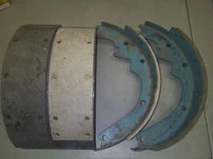 1963-1965 Chevrolet Corvette/Chevelle 11" x 2&3/4" Front Riveted Brake Shoes - Picture 1 of 1