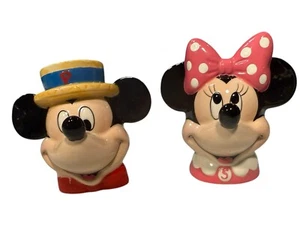 Saleros y pimenteros de cerámica coleccionables de Mickey y Minnie Mouse de Disney - Imagen 1 de 5