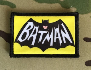 Parche moral con logotipo retro de Batman táctico militar de EE. UU. gancho insignia bandera del ejército - Imagen 1 de 12