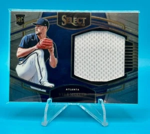 Muestras jumbo de novato Panini Select 2022 #HRJS-KM Kyle Muller reliquia ATL Braves - Imagen 1 de 2