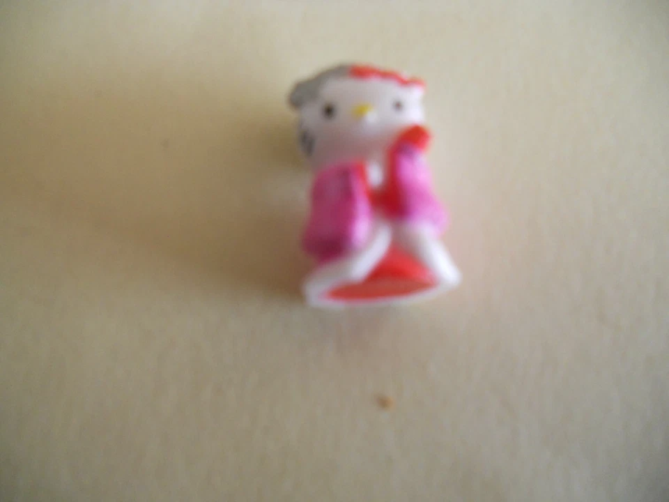 Figurine Hello Kitty 2 cm (7) - Photo 1/1