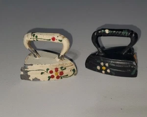 Vintage Iron Salt & Pepper Shakers Floral Black & White Cast Iron Miniature Cute - Picture 1 of 8