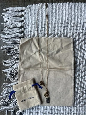 Collar Louis Vuitton Monograma Etiqueta de Perro M00307 Dorado Foto 1 de 4