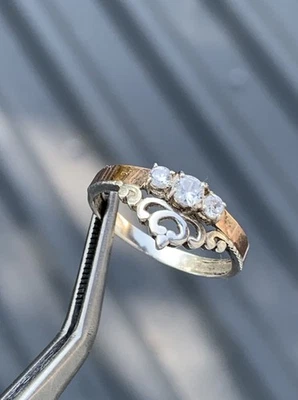 Women's ring made of 925 silver with a 375 gold insert. Size 8. - Image 1 of 4