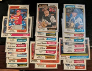 Set completo 2023 Topps Heritage High Number SP stampa corta (25) #701-725 1974 - Foto 1 di 1