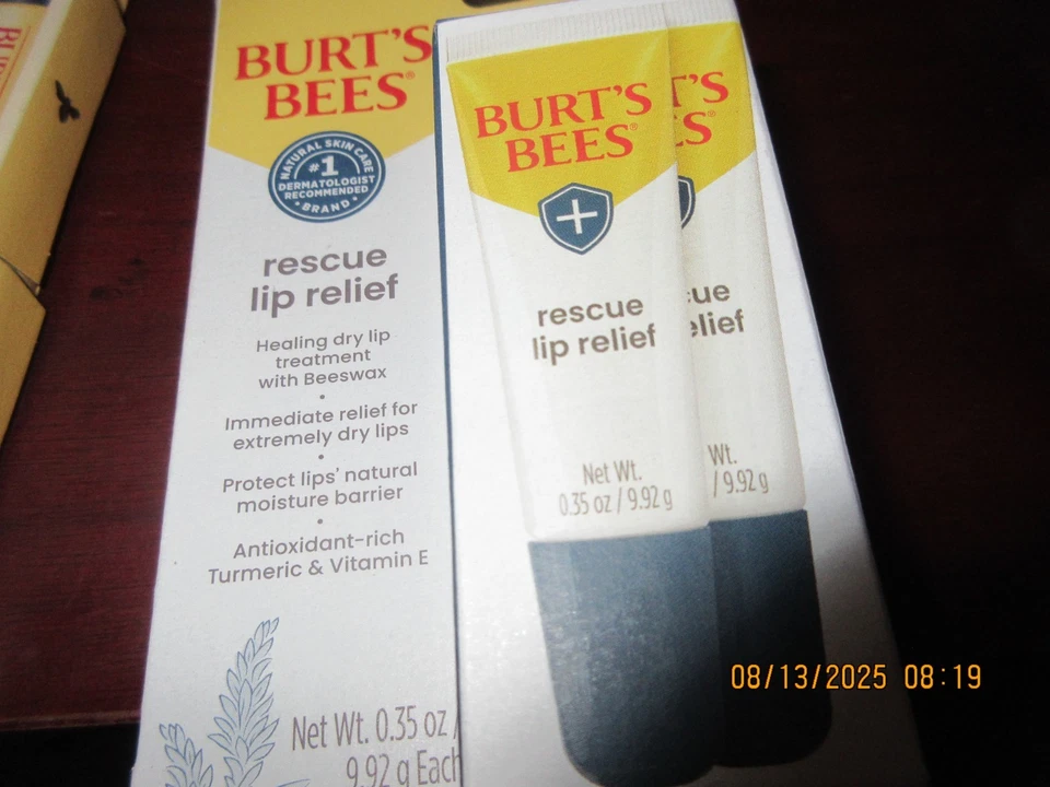 2 - Burt's Bees Rescate Lip Relief Healing Dry Lip Treatment con cera de abejas Foto 1 de 1