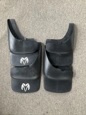 Guardabarros delanteros y traseros Mopar OEM 03-05 Dodge Ram 1500 2500 3500 Foto 1 de 4