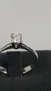 ANELLO SOLITARIO 4 griffe ORO BIANCO 18 KT DIAMANTE NATURALE 0,15 CT - proposta - Foto 1 di 1