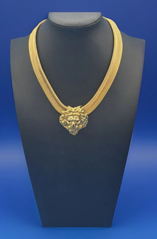 Collar de malla cabeza de león tono dorado con ojos de estrás rojo Foto 1 de 4