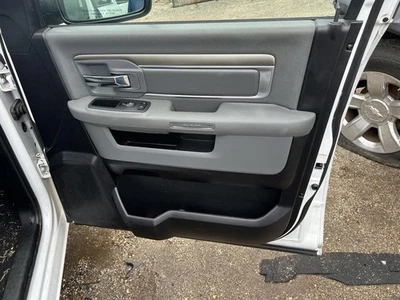 Отделочная панель передней двери RAM1500 2016 104740610 - Изображение 1 из 4