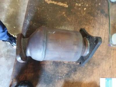 Convertidor catalítico genuino gato Lexus Sc430 Ls430 GS430 Foto 1 de 3