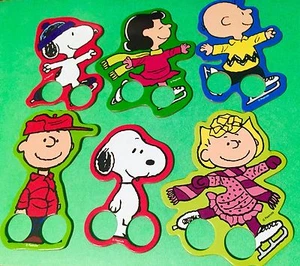 NEU! 24 ERDNÜSSE PAPPE FINGERPUPPEN WEIHNACHTEN PARTY GESCHENKE SNOOPY STRÜMPFE - Bild 1 von 1
