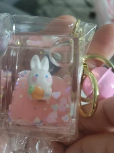 Cute white bunny rabbit Key Chain Creative Quicksand Liquid Car Keyring Gift - Picture 1 of 6