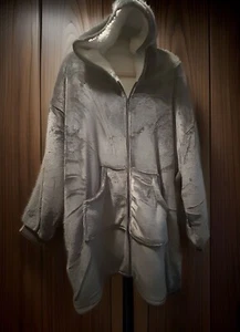 Hoodie Coat Blanket ZipUp Plush Sherpa Reversible Wearable Unisex OneSize Sherpy - Picture 1 of 16