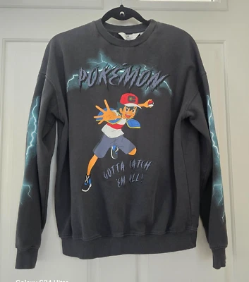 Sudadera Pokémon H&M Cuello Redondo Gris Aclarante en Mangas Juvenil Talla/16/18 Foto 1 de 4