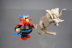 altes Ü-Ei Steckfiguren Spielzeug - Weichplastik Asterix Majestix + Elefant - Bild 1 von 2