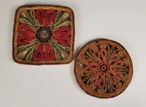 2 geflochtene Untersetzer heiße Pads 7" buntes Rattan Geflecht Boho Retro Dekor - Bild 1 von 5
