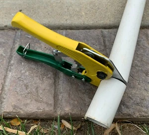 Ratcheting PVC Pipe Cutter up to 1-5/8" (42mm) Cuts PEX Pipe Tube Hose Pro & DIY - Picture 1 of 9