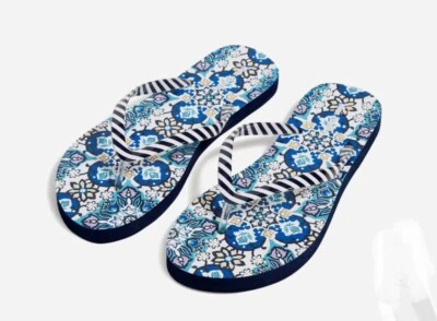 Chanclas Vera Bradley Lisbon Medallion Geniales Talla Mediana 9-10 Nuevas Azul Negro Foto 1 de 4