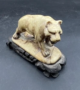 Statua cinese in pietra ollare intagliata a mano tigre pietra ollare base intagliata nera - Foto 1 di 8