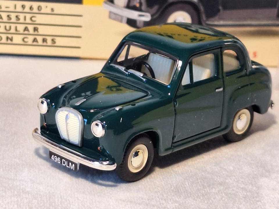 LLEDO VANGUARDS 1:43 AUSTIN A35 SALOON - DARK GREEN VA23000 - Image 1 of 4