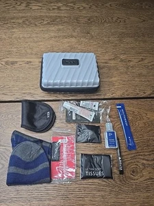 Kit de amenidades de estuche rígido de viaje Tumi Delta Airlines plateado sin usar - Imagen 1 de 15