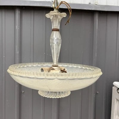 Lámpara de techo plateada Art Deco de 14" floral de vidrio esmerilado de la década de 1940 17" Foto 1 de 4