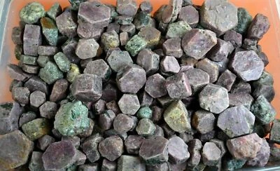DYED  Natural 1KG Red Ruby Corrundum African Gemstone Uncut Big Rough Lot - Image 1 of 3