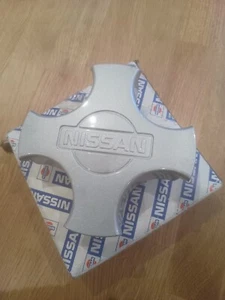 Nissan Primera P10, Alufelgenmittelkappe, ZX und eGT Modelle, neu Originalteil. - Bild 1 von 2