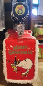 Universal Studios 2025 The Grinch Grinchmas Weihnachten Ausweis Abzeichen Rollenhalter Neu - Bild 1 von 1