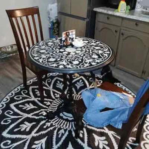 Mesa de centro de mármol negro con incrustación de piedra de nácar PietraDura arte floral - Imagen 1 de 11