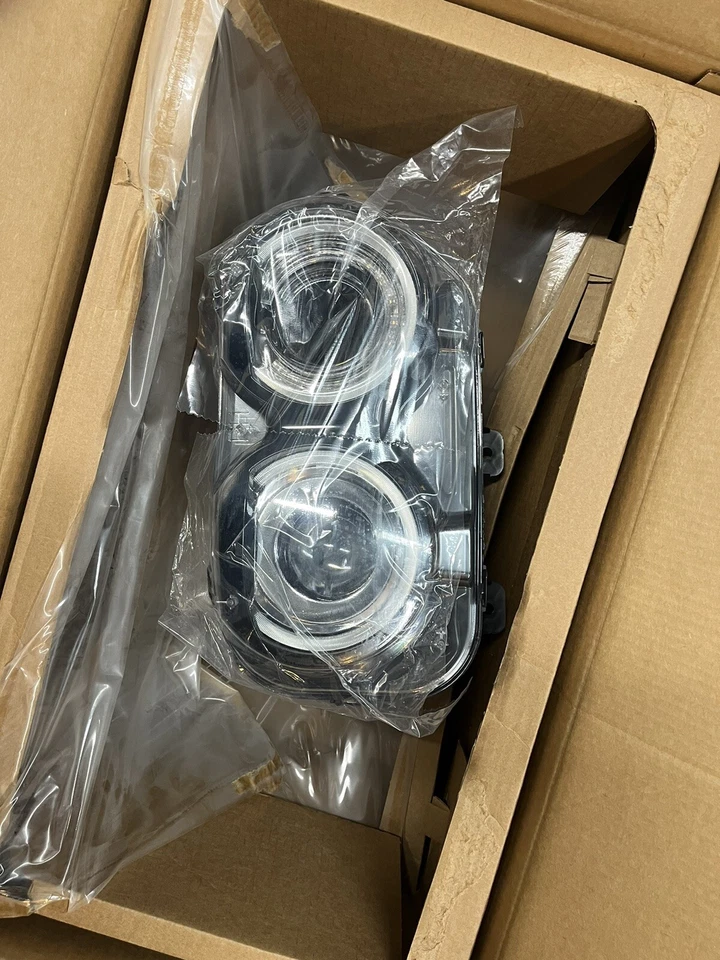 Faro para Dodge Challenger lado derecho Foto 1 de 3