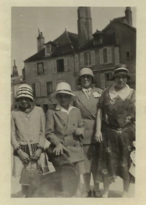 PHOTO ANCIENNE - VINTAGE SNAPSHOT - BOURGEOISIE MODE CHAPEAU DRÔLE - FASHION HAT - Foto 1 di 1