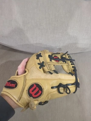 Wilson A500 男孩/女孩 11 英寸棒球垒球手套右抛 — 第 1/4 张图片