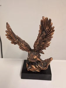 Vintage offene Flügel American Eagle mit USA Flagge Metallstatue auf Marmorsockel - 10" T - Bild 1 von 4
